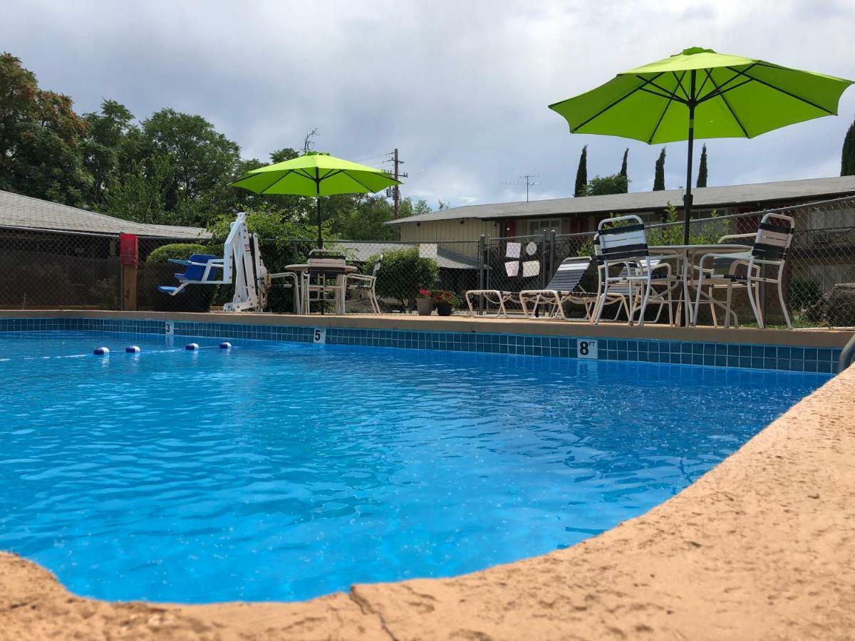 Red Bluff Inn Dış mekan fotoğraf